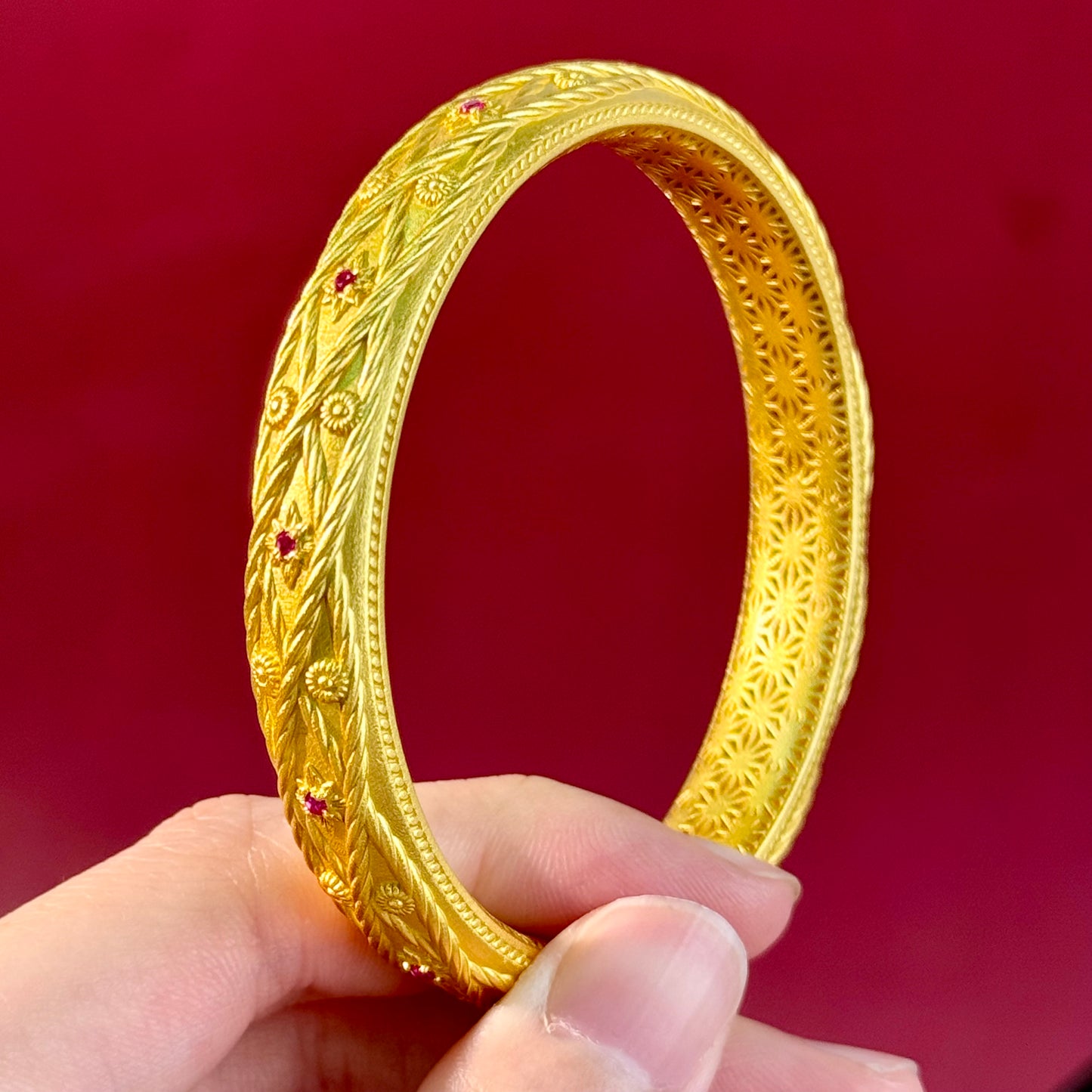 Silver-Plated Gold "Floral Weave Pattern" Bangle – Gilded Elegance, Light Luxury on Wrist | POD Customizable