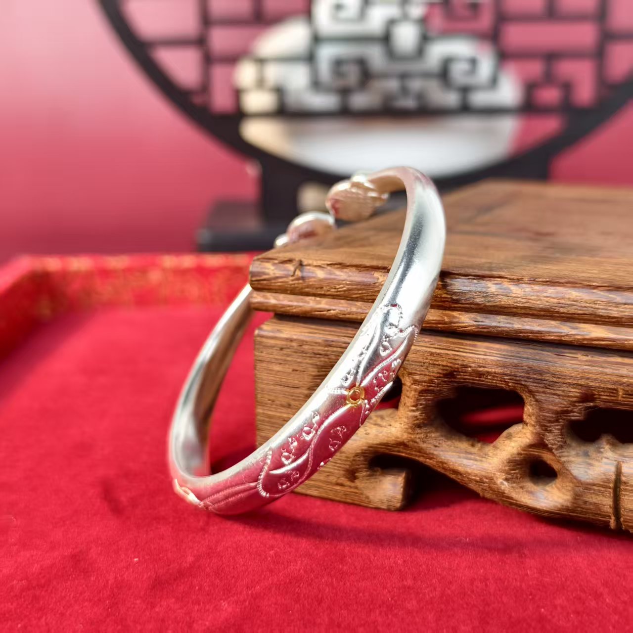 Solid Silver Ancient Craft Carved Lotus Bracelet – Tuck the Fragrance of Jiangnan Lotus into Wrist Gentleness | POD Customizable