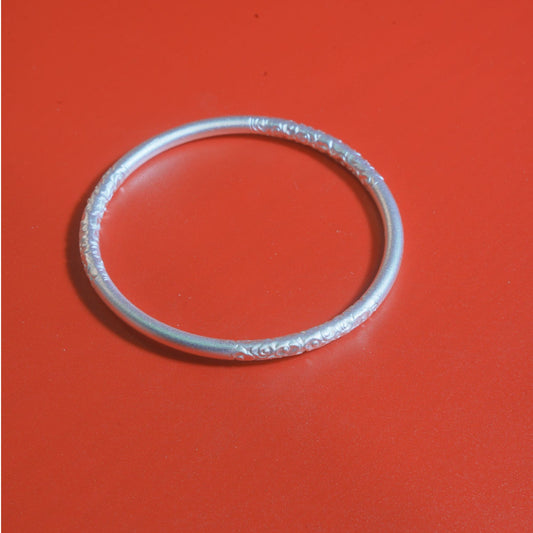 Solid-Closure Minimalist Bangle with Auspicious Cloud Design Traditional Gold-Outlined Scroll Pattern Sterling Silver Bracelet Gift | POD Customizable