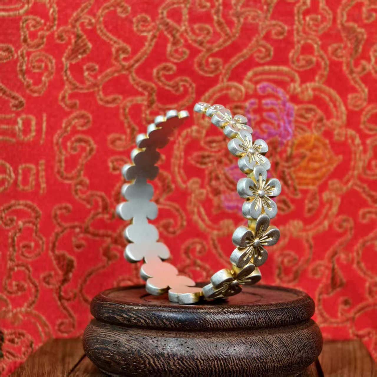 Luxury Daisy-Patterned Gold-Plated Bracelet Sterling Silver Traditional-Style Bangle Ideal Gift | POD Customizable