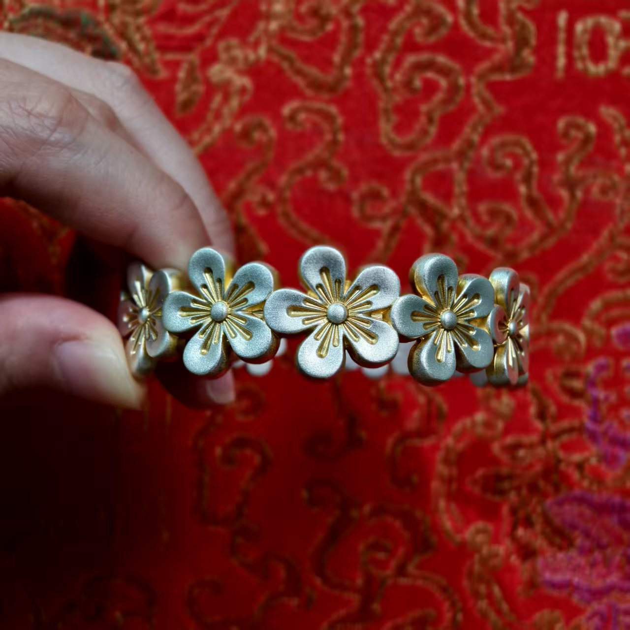 Luxury Daisy-Patterned Gold-Plated Bracelet Sterling Silver Traditional-Style Bangle Ideal Gift | POD Customizable