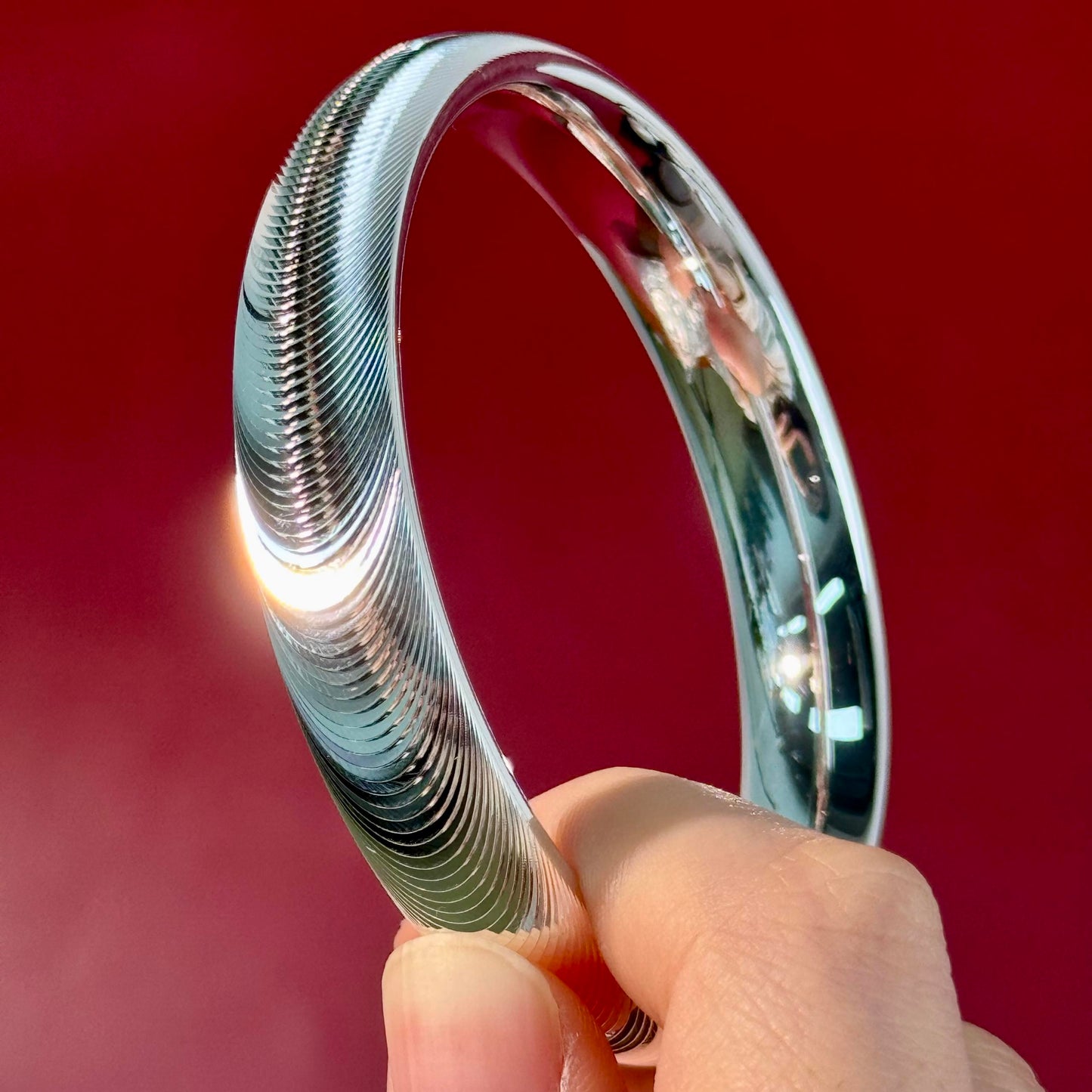 Silver Product "Iridescent Pattern Polished Bangle" – Light on Wrist, Sophistication in Details | POD Customizable