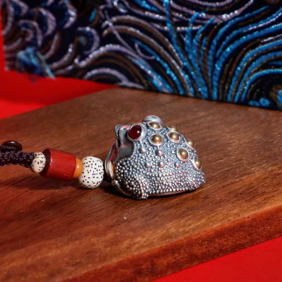 Solid Silver 999 Three-Legged Toad Keychain – Carry the "Rolling Wealth" Fortune as a Collectible Lucky Charm | POD Customizable