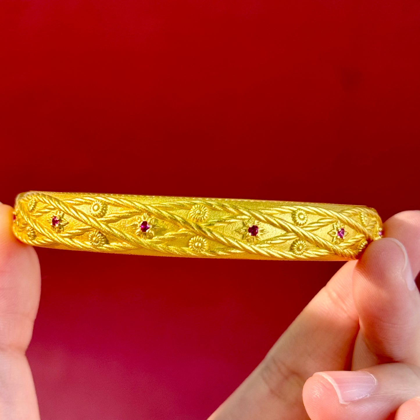 Silver-Plated Gold "Floral Weave Pattern" Bangle – Gilded Elegance, Light Luxury on Wrist | POD Customizable