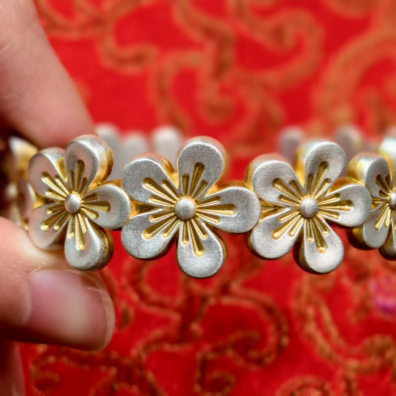 Luxury Daisy-Patterned Gold-Plated Bracelet Sterling Silver Traditional-Style Bangle Ideal Gift | POD Customizable