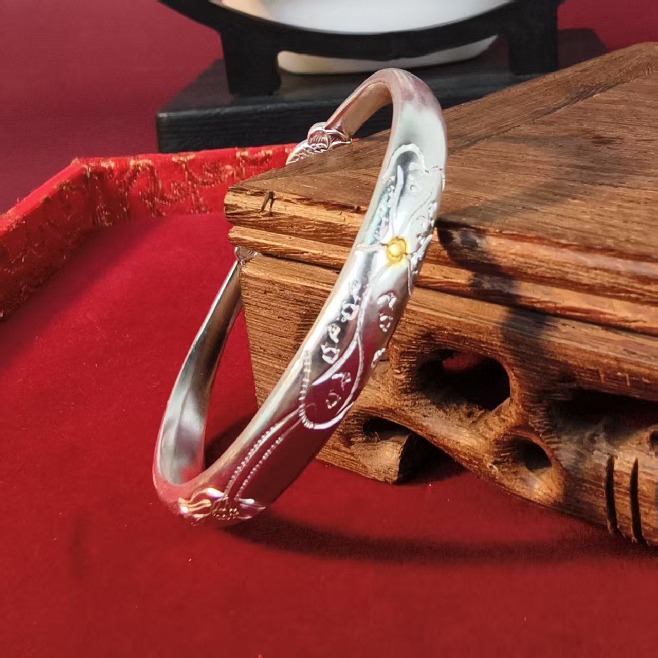 Solid Silver Ancient Craft Carved Lotus Bracelet – Tuck the Fragrance of Jiangnan Lotus into Wrist Gentleness | POD Customizable