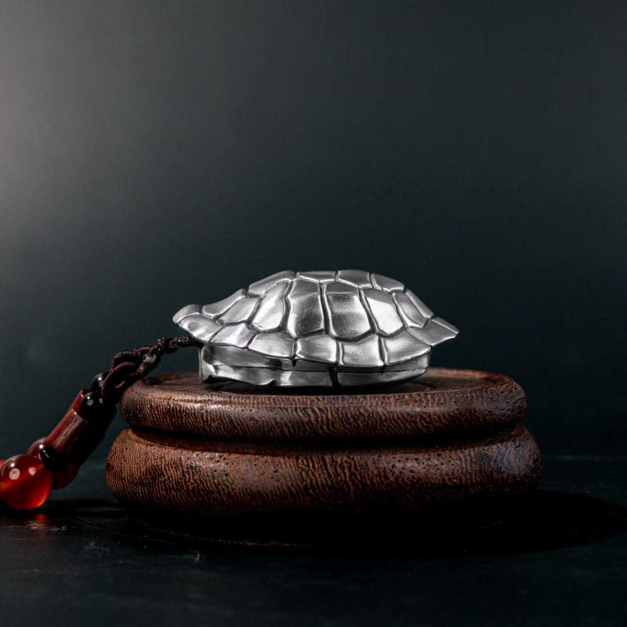 Tortoiseshell Handle Silver Accessory with Antique Finish Simple Handcrafted Pendant Necklace | POD Customizable