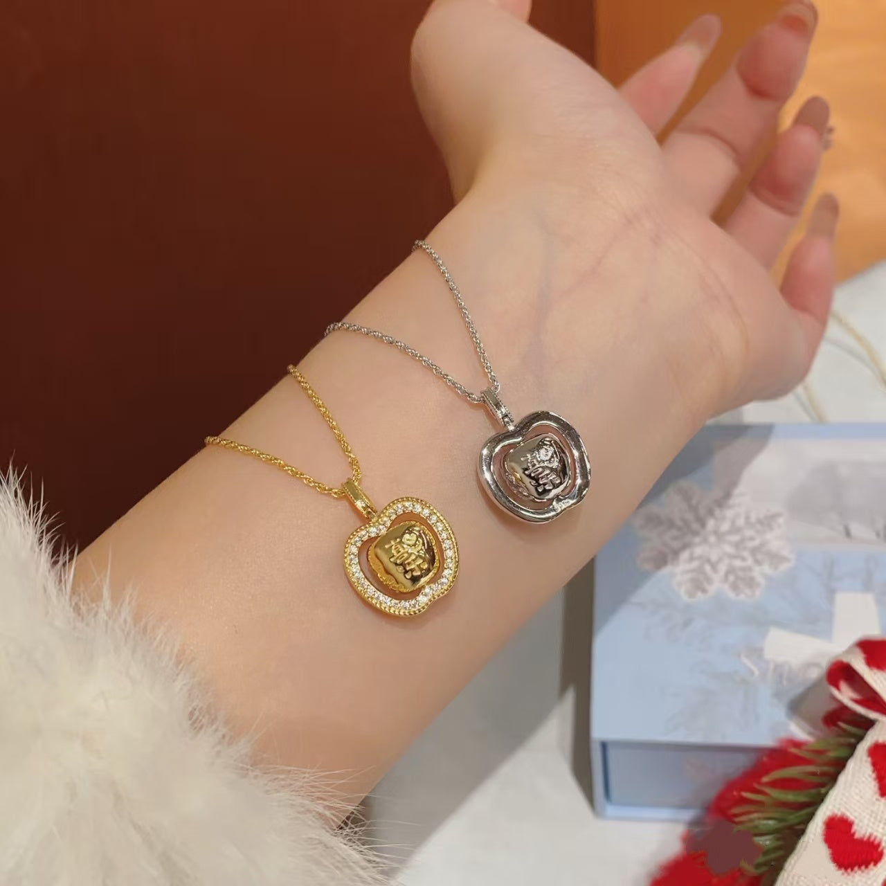 S925 Christmas Sparkling Gold Apple Pendant Necklace – "Ping An" (Peace & Safety) Lucky Charm for Holiday Gifting